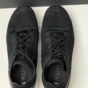 Men’s Under Armour Hovr sneakers Preowned. 11.5